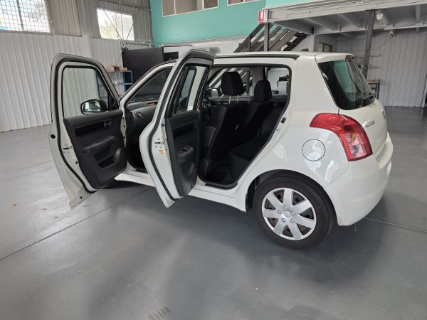 Suzuki Swift 2010 - Rego S137-AEX - Image 4